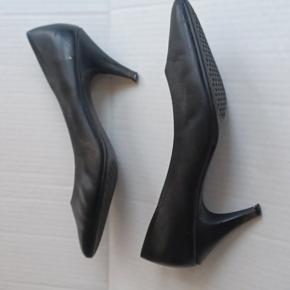 4/$30 Black Vintage Heels - Size 8.5 M - Picture 4 of 12